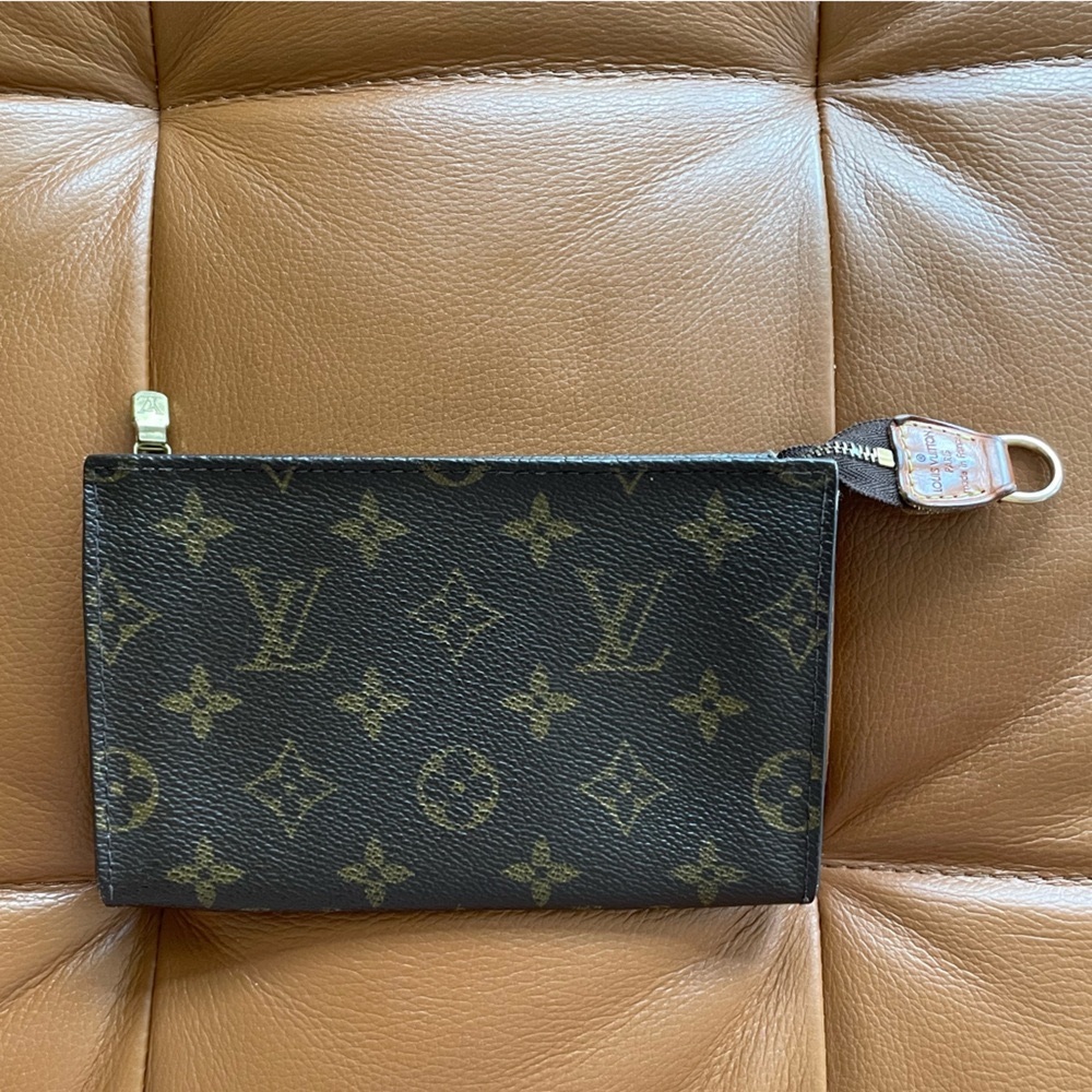 Authentic Louis Vuitton Toilette Pouch - Brown & Tan Traditional Monogram. - Picture 5 of 14